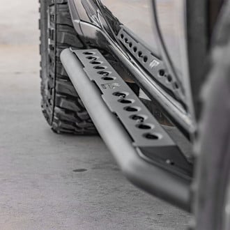 Ironman 4x4® - Raid Black Side Steps