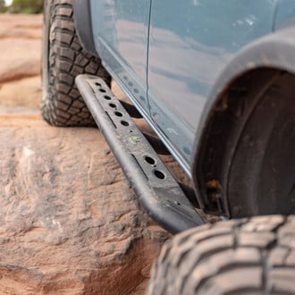 Ironman 4x4® - Raid Black Side Steps