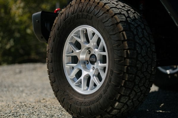 KMC® KM730 HATCHET Wheels - Gloss Silver with Machined Face