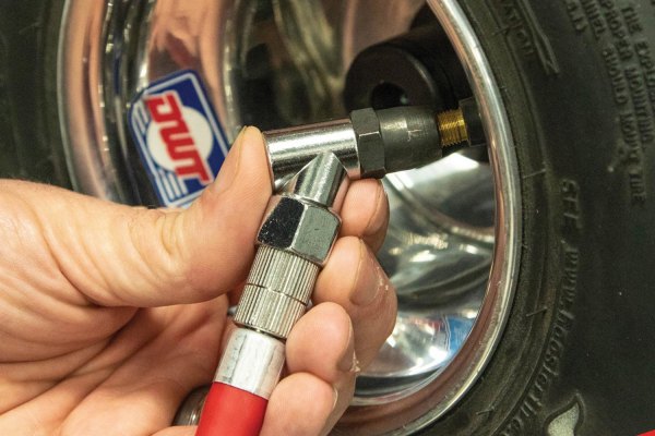 Longacre Swiveling Angle Tire Gauge Chuck Longacre Swiveling Angle Tire Gauge Chuck