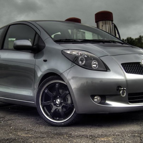 MAXXIM® - KNIGHT Gloss Black with Machined Lip on Toyota Yaris