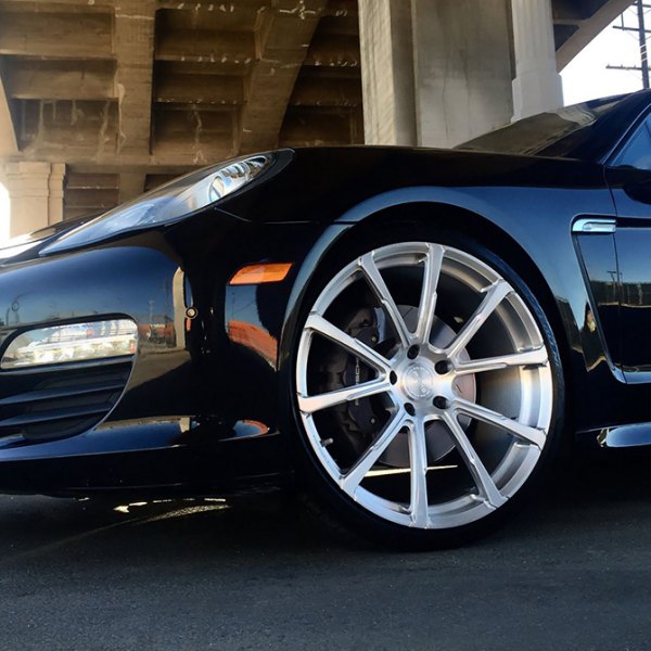 MOMO® - Quantums Porsche Panamera