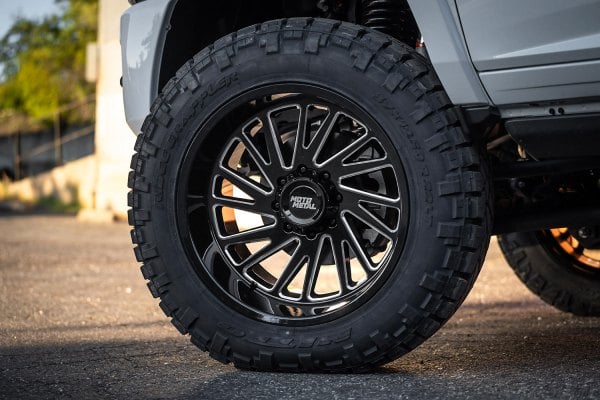 MOTO METAL® MO811 COMBAT Wheels - Gloss Black with Milled
