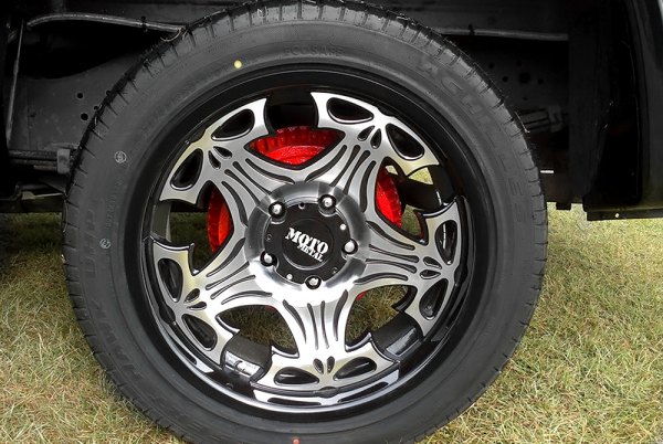 Moto Metal wheels on Dodge Ram