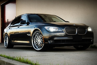 GT1 Hyper Silver Chrome Lip on BMW 7 Series