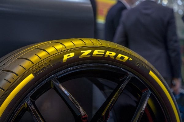 PIRELLI TIRES® 3518300 - P ZERO 255/30ZR19XL 91(Y)
