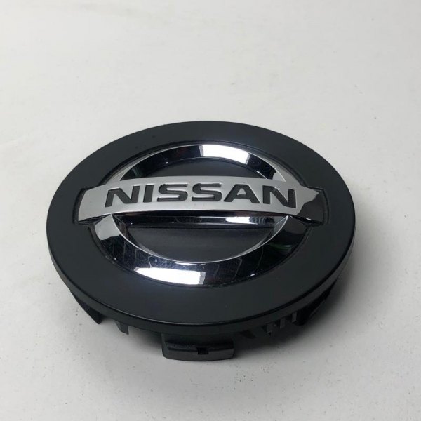 Replikaz® - Gloss Black Wheel Center Cap With Chrome Nissan Logo