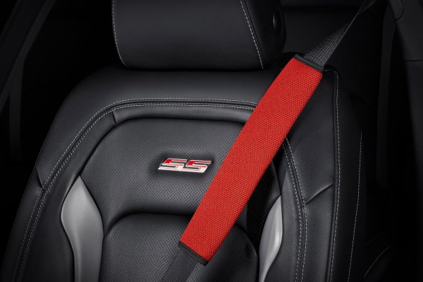 Rixxu™ - Forza Series Red with Black Edge Seat Belt Covers