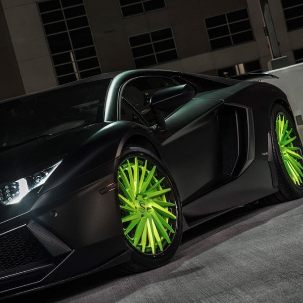 SAVINI® - SV64 SL Shocker Yellow with Gloss Black Lip on Lamborghini Aventador