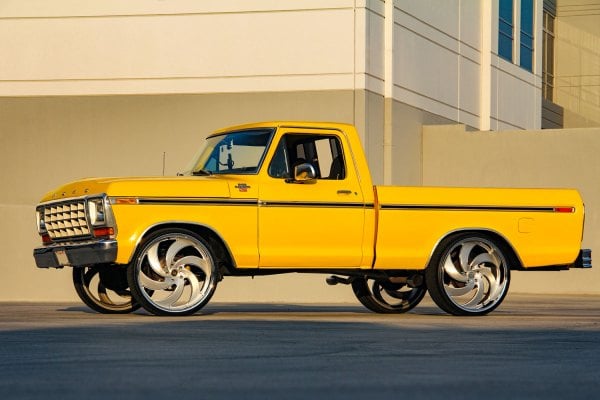 STRADA STREET CLASSICS® RETRO 6 Wheels - Brushed Silver Face with