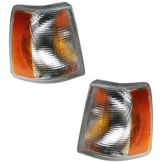 TRQ® - Driver and Passenger Side Replacement Turn Signal/Corner Lights