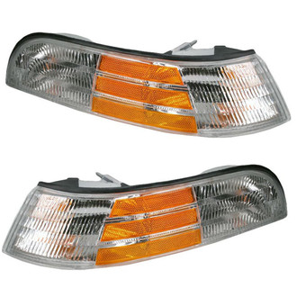 TRQ® - Driver and Passenger Side Replacement Turn Signal/Corner Lights