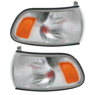 TRQ® - Driver and Passenger Side Replacement Turn Signal/Corner Lights