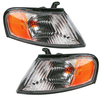 TRQ® - Driver and Passenger Side Replacement Turn Signal/Corner Lights