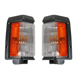 TRQ® - Driver and Passenger Side Replacement Turn Signal/Corner Lights