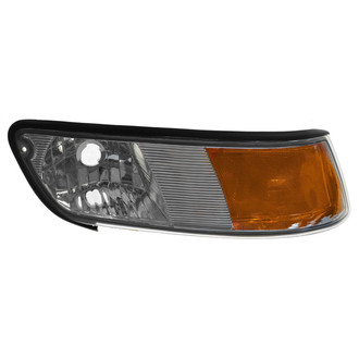 TRQ® - Passenger Side Replacement Turn Signal/Corner Light