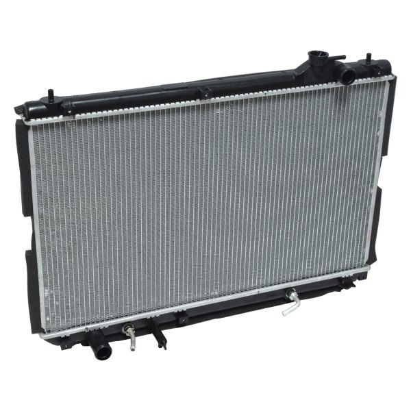 UAC® Toyota Highlander 2002 Engine Coolant Radiator