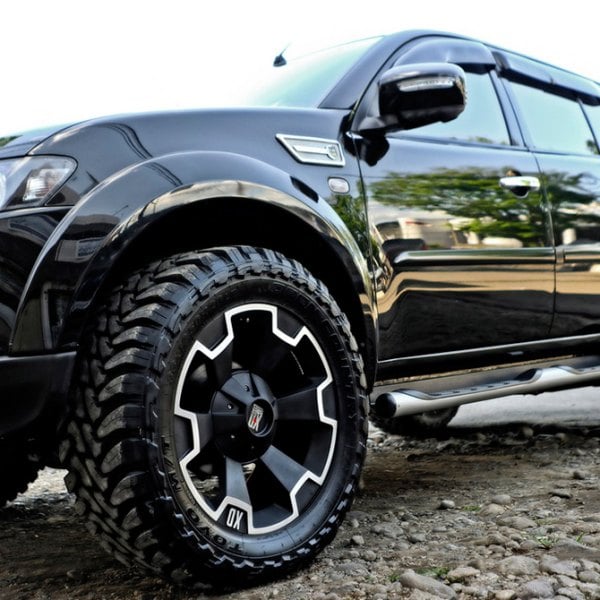 XD SERIES® - THUMP Matte Black with Machined Bezel on Mitsubishi Pajero Sport